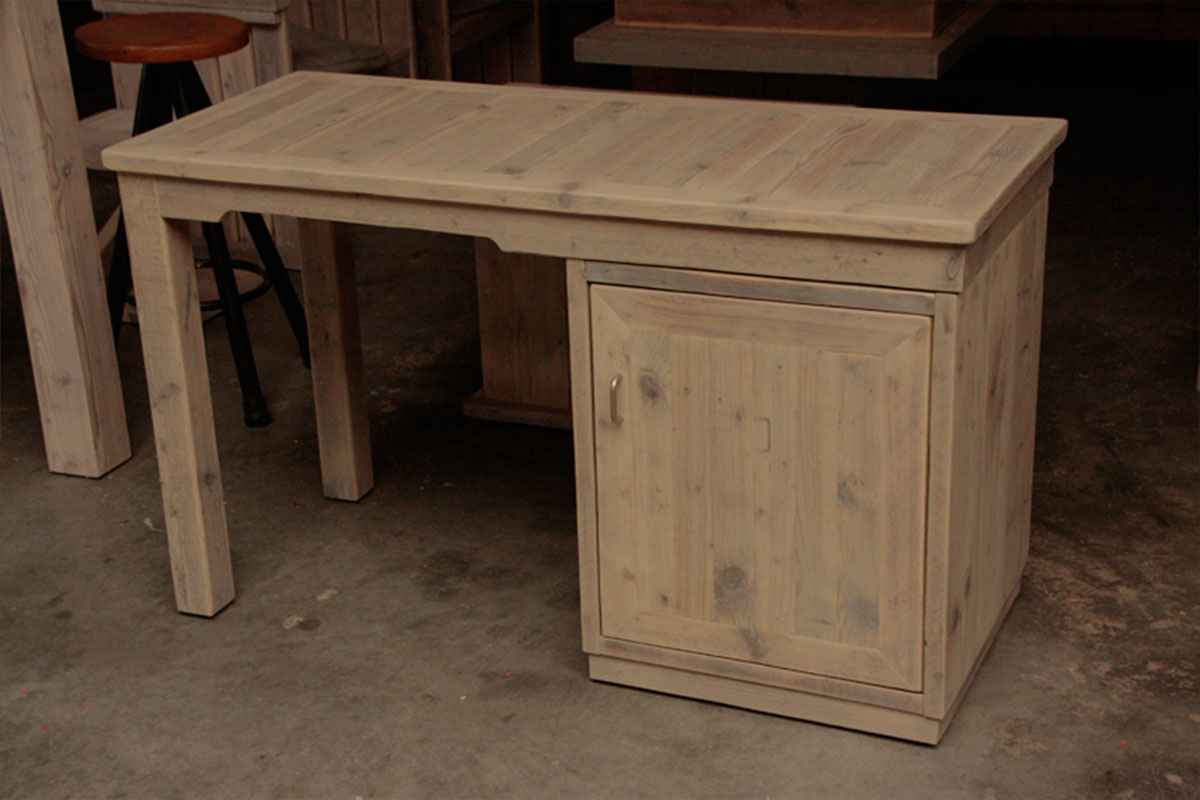 Steigerhouten bureautje