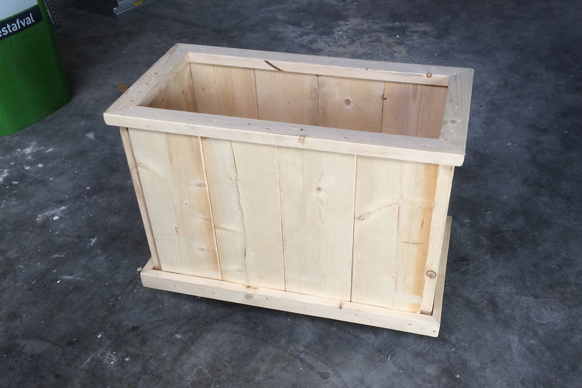 Steigerhouten bloembak